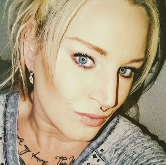 Meet your Posher, Mandi - Picture 1 of 1